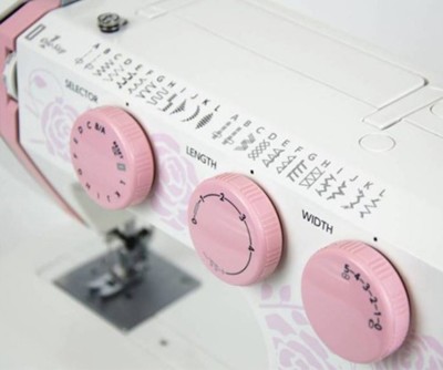 Бытовая швейная машина Janome PINK 252